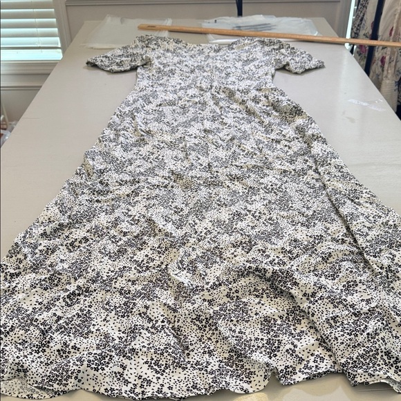 Madewell Puff-Sleeve V-Neck Midi Dress in Floral Size 4 - Picture 12 of 12